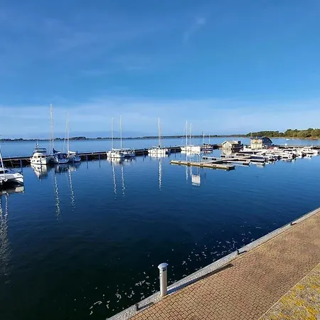 Hafenblick Wiek auf Ruegen